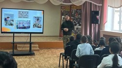 Камызякскую школу посетил участник СВО