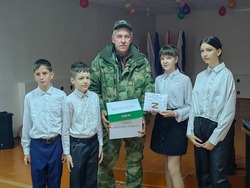 Ученики камызякской школы встретились с лидером волонтёров
