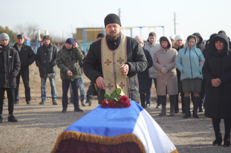 Благочинный Камызякского благочиния призвал всех молиться за наших воинов