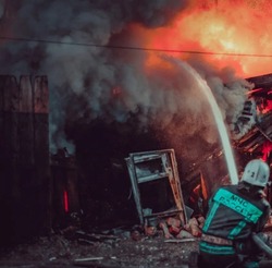 В Камызякском районе горел жилой дом