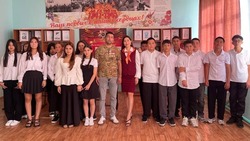 Жители камызякского села встретились с участником СВО