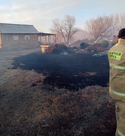 В Камызякском районе сгорело сено и прицеп