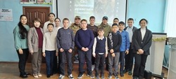 Камызякский солдат отблагодарил школьницу за письмо