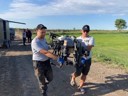В Камызякском районе начали обработку посевов риса с дронов