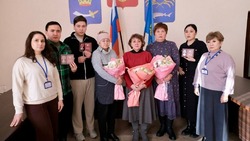 В Камызяке семьям бойцов СВО передали государственные награды