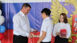 Камызякским школьникам вручили паспорта