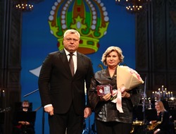 Директор Камызякской школы награждена почётным знаком губернатора 