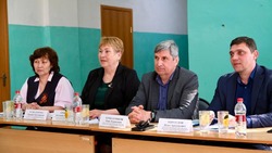 В камызякском селе прошел выездной прием граждан