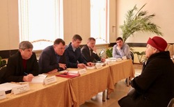 Глава Камызякского района взял на контроль проблемы травинцев
