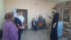 Постояльцев камызякского дома-интерната поздравили с Рождеством Христовым