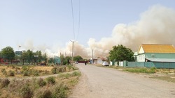 В Камызякском районе произошёл масштабный пожар