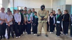 Камызякские школьники побывали в пожарной части